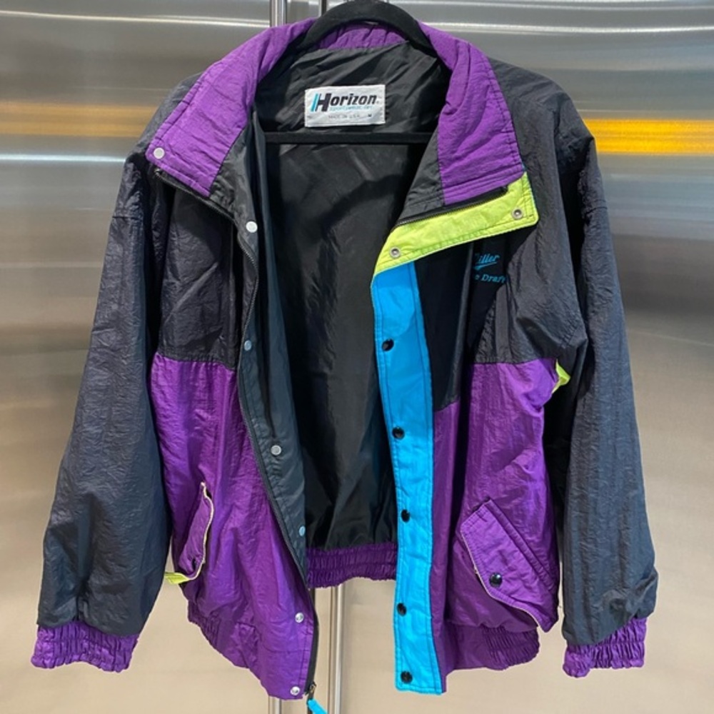Unisex jacket( but men's sizing)w/that 90s flare🕺🏻add a pop of color! ⚡️EUC⚡️